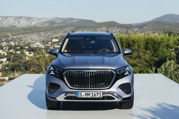 Mercedes-Maybach GLS 680 MANUFAKTUR Côte d'Azur light blue metallic Maybach Exclusive Nappa Leather Beech brown / Macchiato beige
