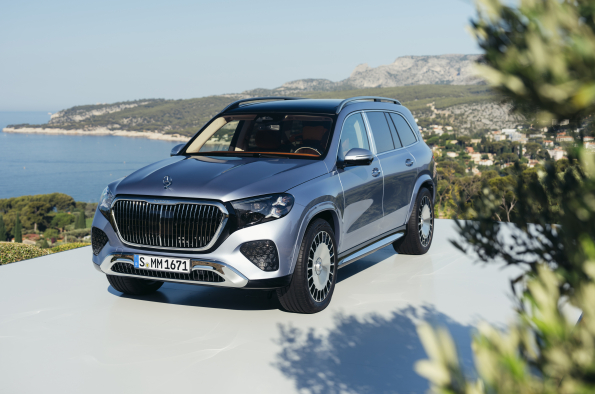 Mercedes-Maybach GLS 680 MANUFAKTUR Côte d'Azur light blue metallic Maybach Exclusive Nappa Leather Beech brown / Macchiato beige