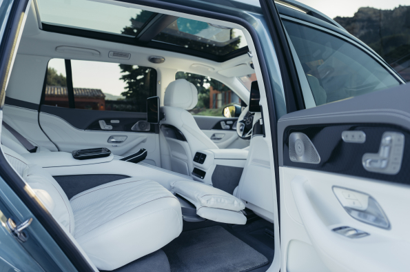 Mercedes-Maybach GLS 680 Dark petrol uni / Verde silver MANUFAKTUR Maybach Exclusive Nappa Leather Chrystal white/Silver grey pearl