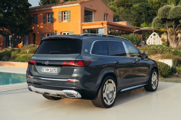 Mercedes-Maybach GLS 680 Dark petrol uni / Verde silver MANUFAKTUR Maybach Exclusive Nappa Leather Chrystal white/Silver grey pearl