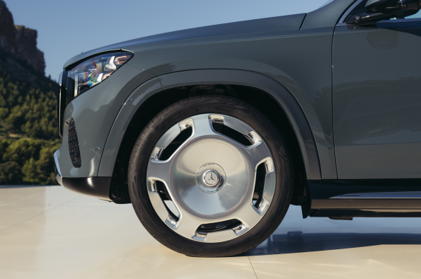 Mercedes-Maybach GLS 680 Dark petrol uni / Verde silver MANUFAKTUR Maybach Exclusive Nappa Leather Chrystal white/Silver grey pearl
