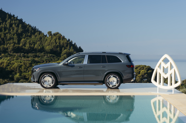 Mercedes-Maybach GLS 680 Dark petrol uni / Verde silver MANUFAKTUR Maybach Exclusive Nappa Leather Chrystal white/Silver grey pearl